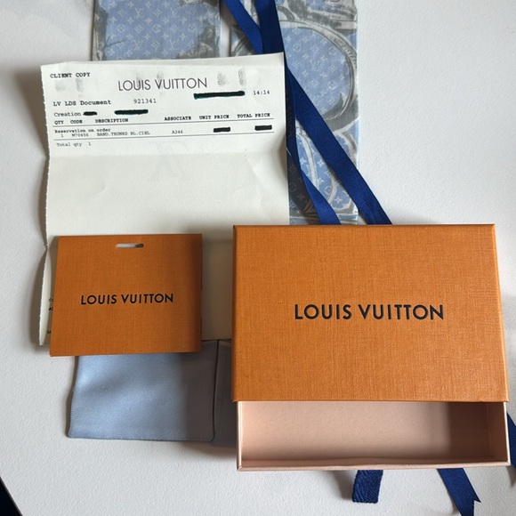 AUTHENTIC Louis Vuitton Bandeau Twilly silk scarf- Trunks BL. Ciel. Item M70456 - Picture 6 of 16